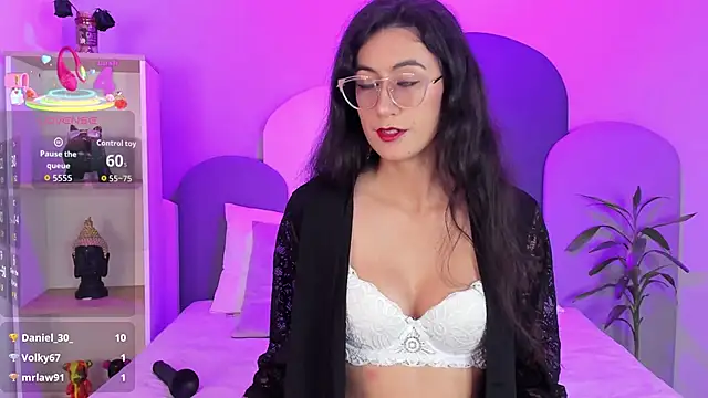 Snapshot of SophieGomez22 chatting on October 19, 12:29 pm SophieGomez22 online show from October 19, 12:29 pm