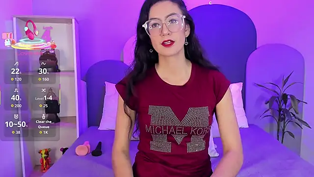 Snapshot of SophieGomez22 chatting on September 18, 11:31 am SophieGomez22 online show from September 18, 11:31 am