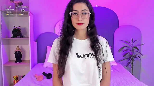 Snapshot of SophieGomez22 chatting on October 23, 11:38 am SophieGomez22 online show from October 23, 11:38 am