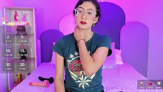 Snapshot of SophieGomez22 chatting on September 25, 11:31 am SophieGomez22 online show from September 25, 11:31 am