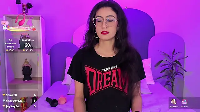 Snapshot of SophieGomez22 chatting on October 12, 11:56 am SophieGomez22 online show from October 12, 11:56 am