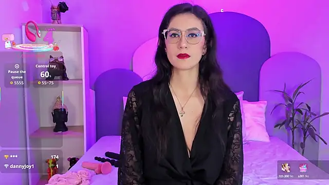 Snapshot of SophieGomez22 chatting on October 6, 12:33 pm SophieGomez22 online show from October 6, 12:33 pm