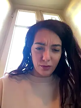 Strawberry queens online show from October 6, 3:40 pm