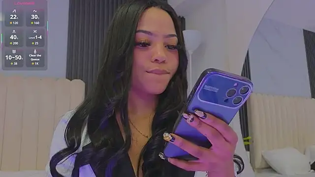 Madiee Rhea online show from April 16, 9:39 pm