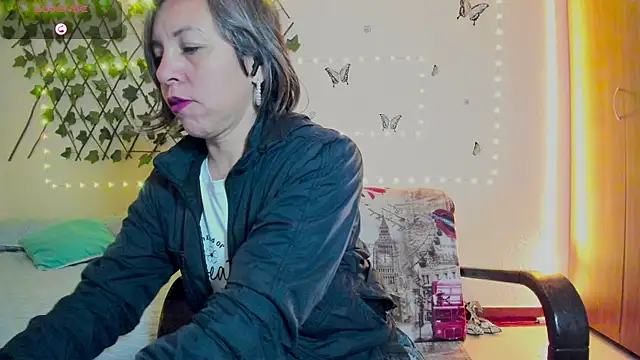 Lady breaks hearts online show from September 24, 10:47 am