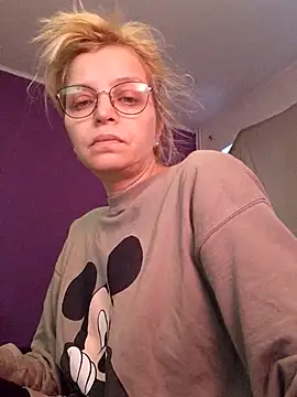 BritneyHudson online show from January 16, 8:32 am