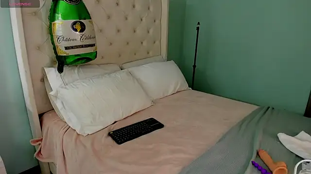 Snapshot of sharon_leone26 chatting on October 3, 5:34 am sharon leone26 online show from October 3, 5:34 am