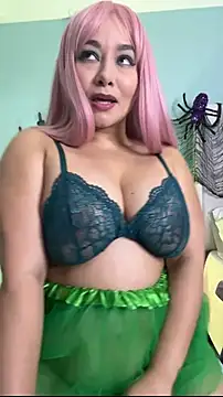 Snapshot of sharon_leone26 chatting on October 16, 4:15 am sharon leone26 online show from October 16, 4:15 am