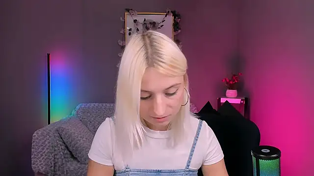 Snapshot of melisa_white1 chatting on September 10, 7:03 pm melisa white1 online show from September 10, 7:03 pm