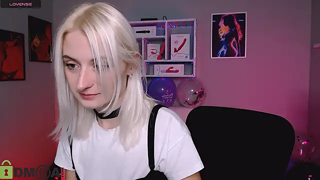 Snapshot of melisa_white1 chatting on October 20, 7:17 pm melisa white1 online show from October 20, 7:17 pm