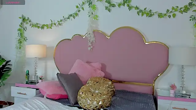 Snapshot of EmmaCrush chatting on September 19, 10:09 pm EmmaCrush online show from September 19, 10:09 pm