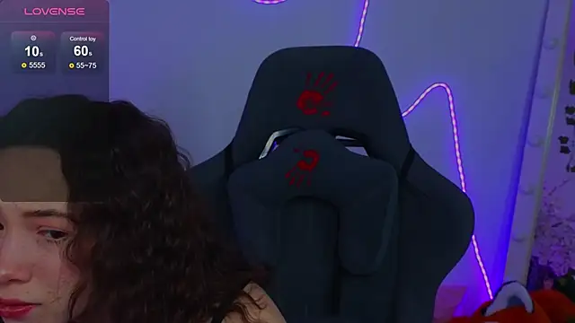 Hayle Hill online show from February 23, 1:06 am