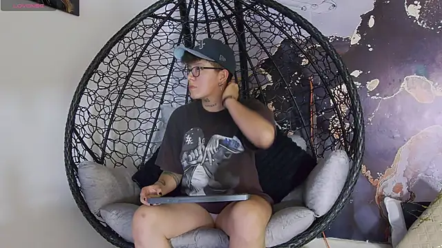 alex noa online show from September 19, 7:57 pm