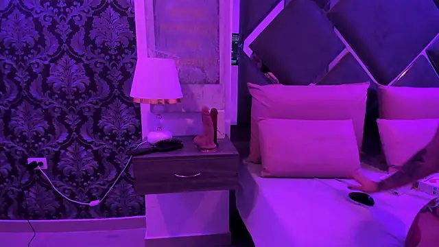 Snapshot of Charlotte_Myers chatting on October 8, 8:02 pm Charlotte Myers online show from October 8, 8:02 pm