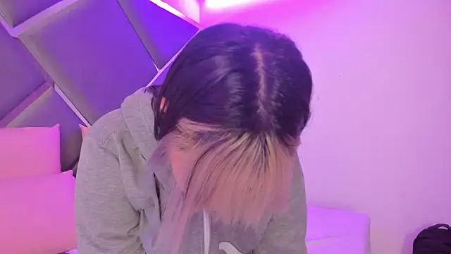 Snapshot of Charlotte_Myers chatting on September 20, 9:24 pm Charlotte Myers online show from September 20, 9:24 pm