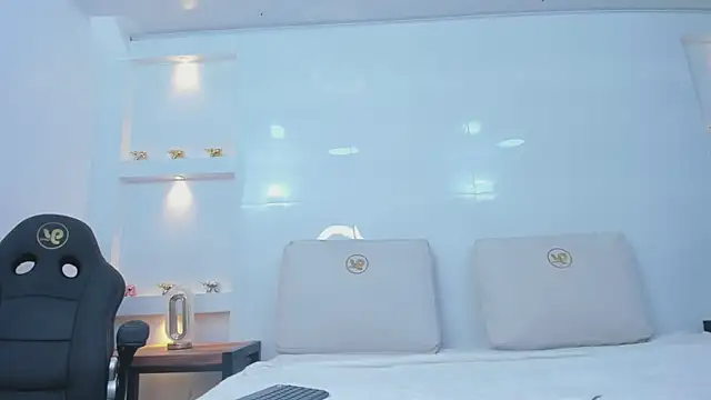 Dalia-Prada online show from April 18, 4:48 am