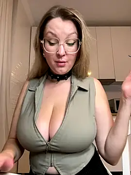 Teya moon  online show from October 6, 6:12 pm