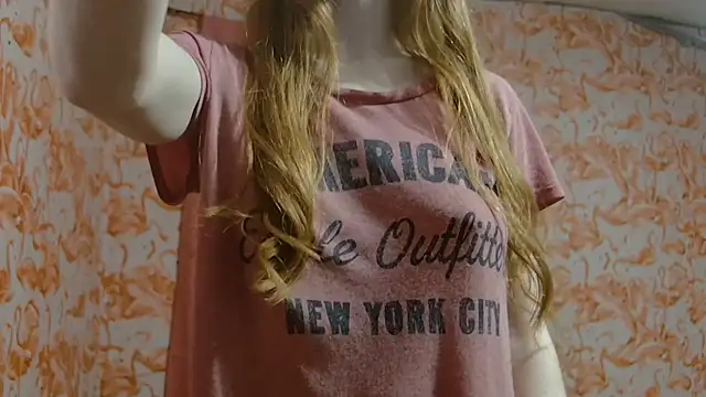 Snapshot of strawberrysmoothie chatting on October 3, 1:54 am strawberrysmoothie online show from October 3, 1:54 am