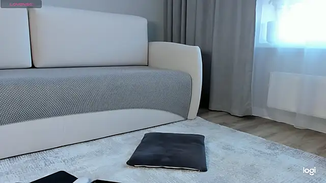 Snapshot of AmelinaLove chatting on October 12, 1:30 am AmelinaLove online show from October 12, 1:30 am