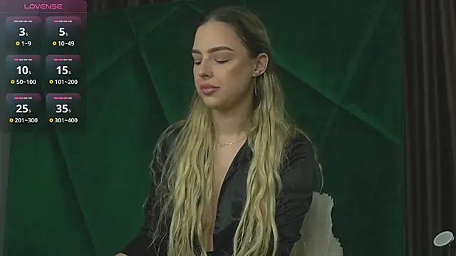 ScarletColes online show from September 29, 10:15 pm