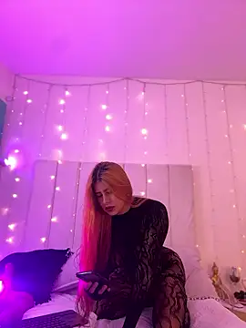 Amber Martins  online show from January 13, 9:30 pm