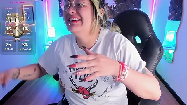 lucky-leah online show from October 18, 3:53 am