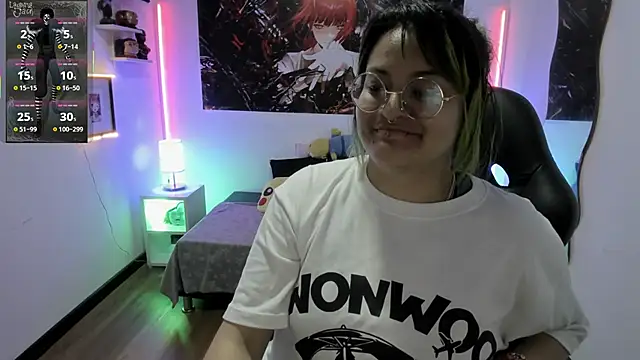 lucky-leah online show from November 4, 3:55 am