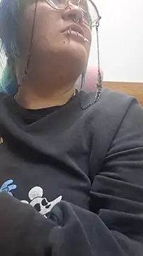 lucky-leah online show from March 8, 3:21 am