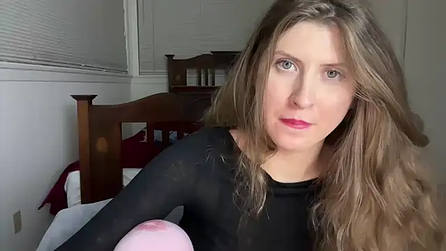 YUMIandbigWOLF online show from December 14, 6:30 am