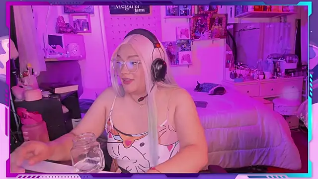 Snapshot of MegariaB chatting on October 28, 3:56 am MegariaB online show from October 28, 3:56 am