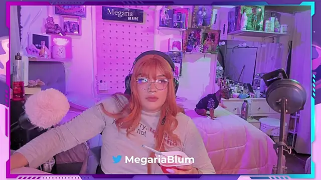 Snapshot of MegariaB chatting on October 14, 4:04 am MegariaB online show from October 14, 4:04 am