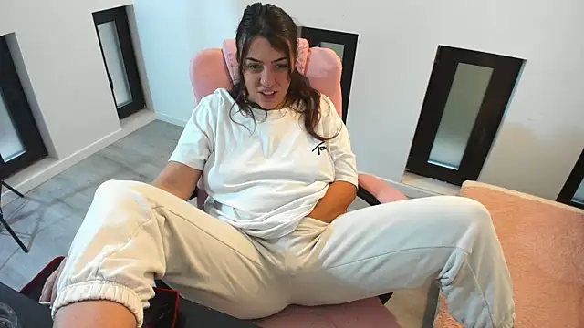 Dyana Kaylinn online show from November 12, 5:16 am