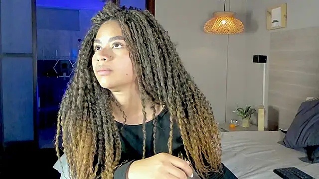 nayah   online show from October 2, 8:25 pm