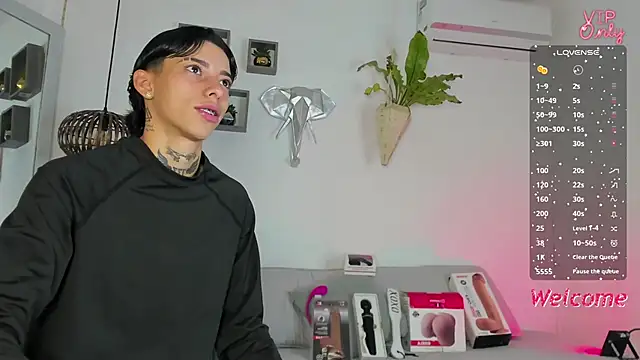 AmberAdams  online show from December 19, 3:15 pm