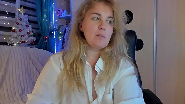 CoraSwon online show from January 6, 5:38 pm