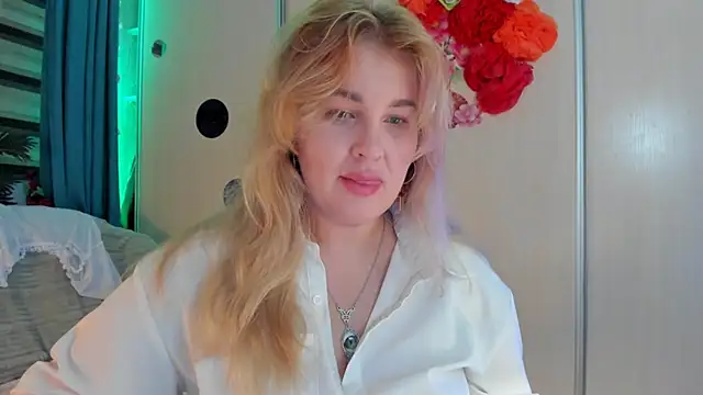 CoraSwon online show from October 27, 12:39 am