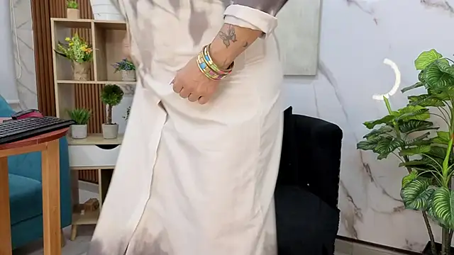 Snapshot of GianellaCox_ chatting on October 14, 1:14 pm GianellaCox  online show from October 14, 1:14 pm