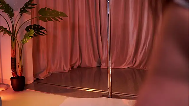 NatyDesiree online show from March 30, 7:13 pm