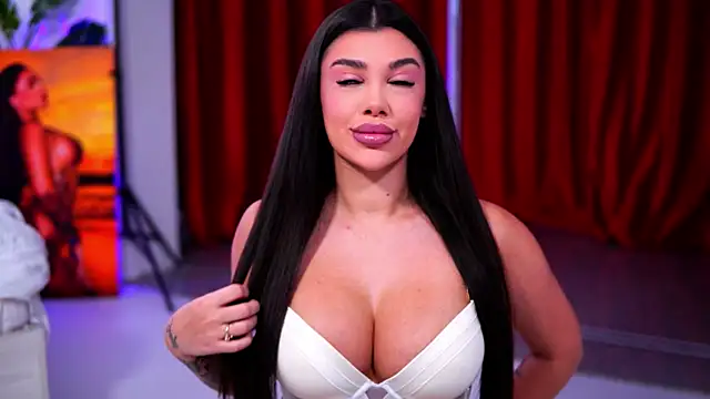 NatyDesiree online show from December 4, 5:10 am