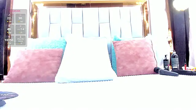 Snapshot of RileySweett chatting on October 10, 11:48 am RileySweett online show from October 10, 11:48 am