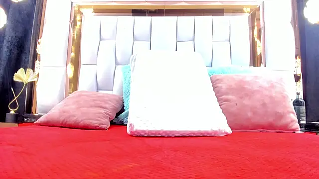 Snapshot of RileySweett chatting on October 3, 11:48 am RileySweett online show from October 3, 11:48 am