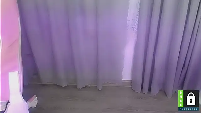 Snapshot of San___San chatting on September 25, 2:43 am San San online show from September 25, 2:43 am