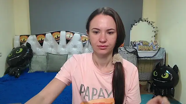 KaraCriegs online show from October 16, 6:10 pm