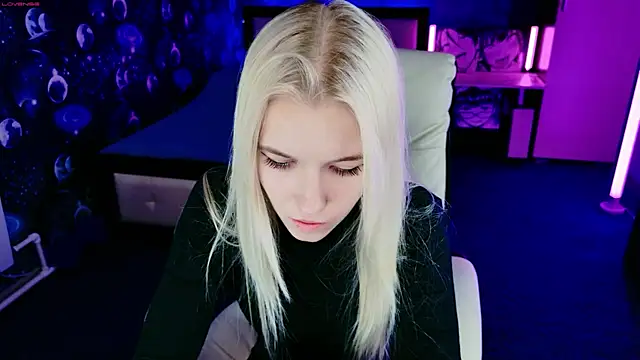 ShhhO O online show from October 10, 5:18 pm