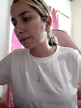 Iris love18 online show from March 5, 11:00 pm