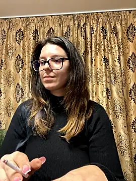 NadiraNoor online show from April 5, 12:42 am