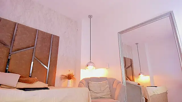 Snapshot of Martinaa_Jones_ chatting on September 30, 9:19 pm Martinaa Jones  online show from September 30, 9:19 pm