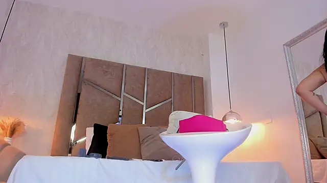 Martinaa Jones  online show from March 6, 12:22 pm