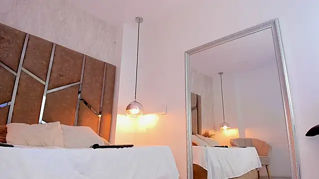 Snapshot of Martinaa_Jones_ chatting on October 10, 8:25 pm Martinaa Jones  online show from October 10, 8:25 pm