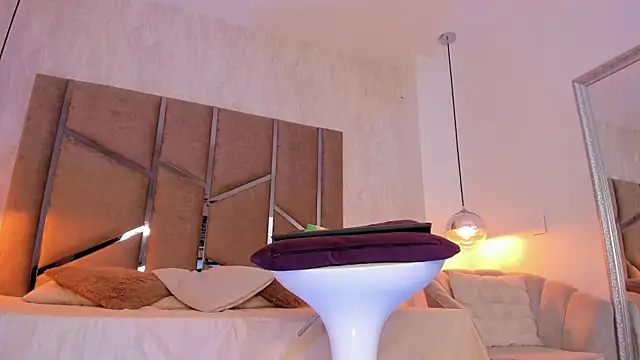 Snapshot of Martinaa_Jones_ chatting on September 28, 8:58 pm Martinaa Jones  online show from September 28, 8:58 pm